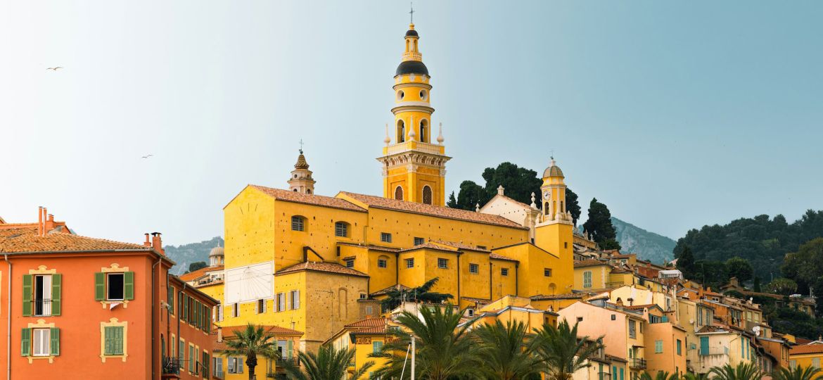 Cover-menton-the-riviera-in-peach-and-lemon