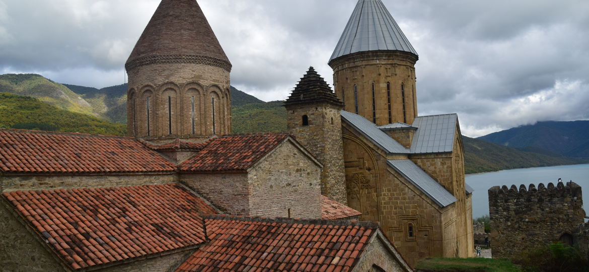 Georgia-travel-Ananuri-Fortress-cover